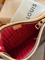 ⁦Louis Vuitton LINEUP Bag⁩ – תמונה ⁦2⁩