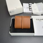 ⁦CELINE WALLET 10.5×9×3cm⁩ – תמונה ⁦2⁩