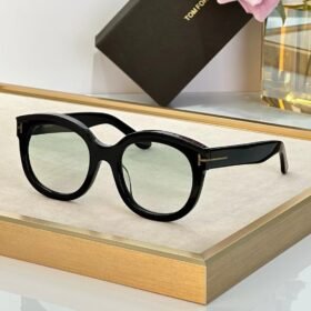 TOM FORD
