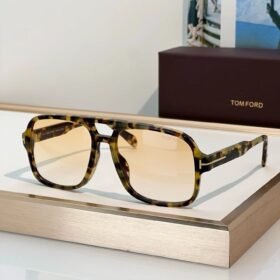 TOM FORD