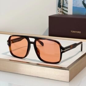 TOM FORD